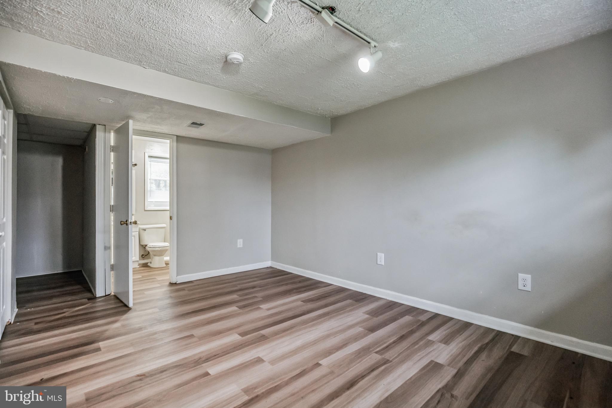 2153 FREEMANTLE COURT