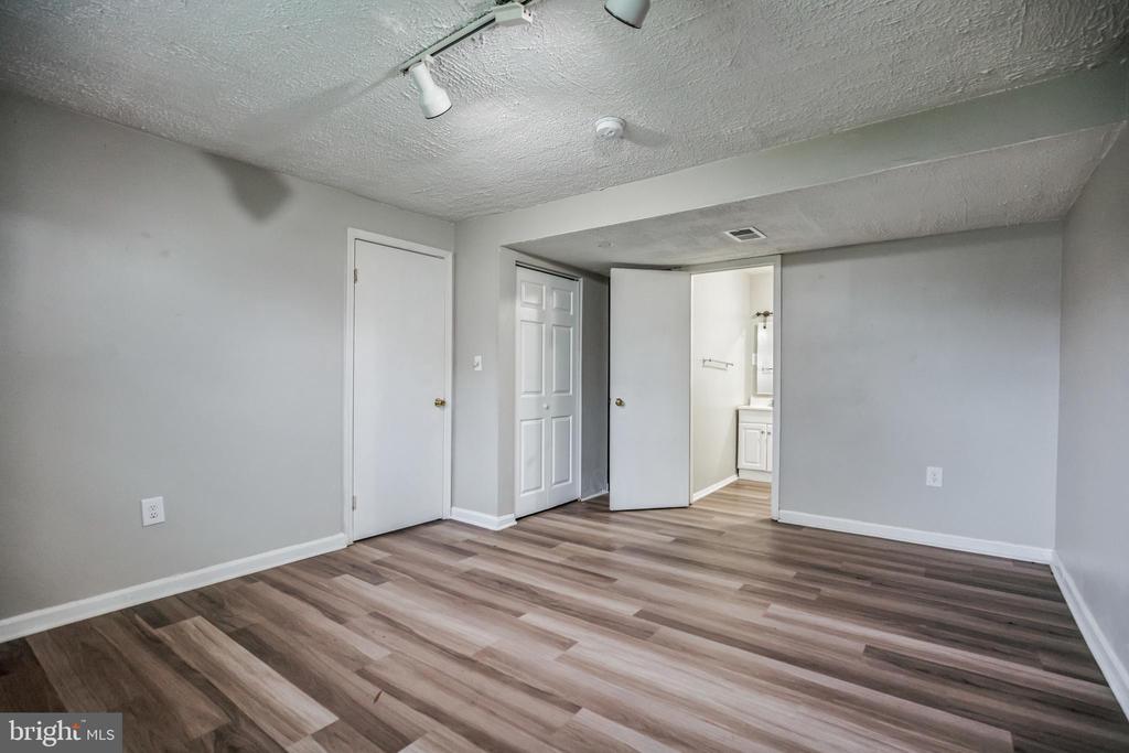2153 FREEMANTLE COURT