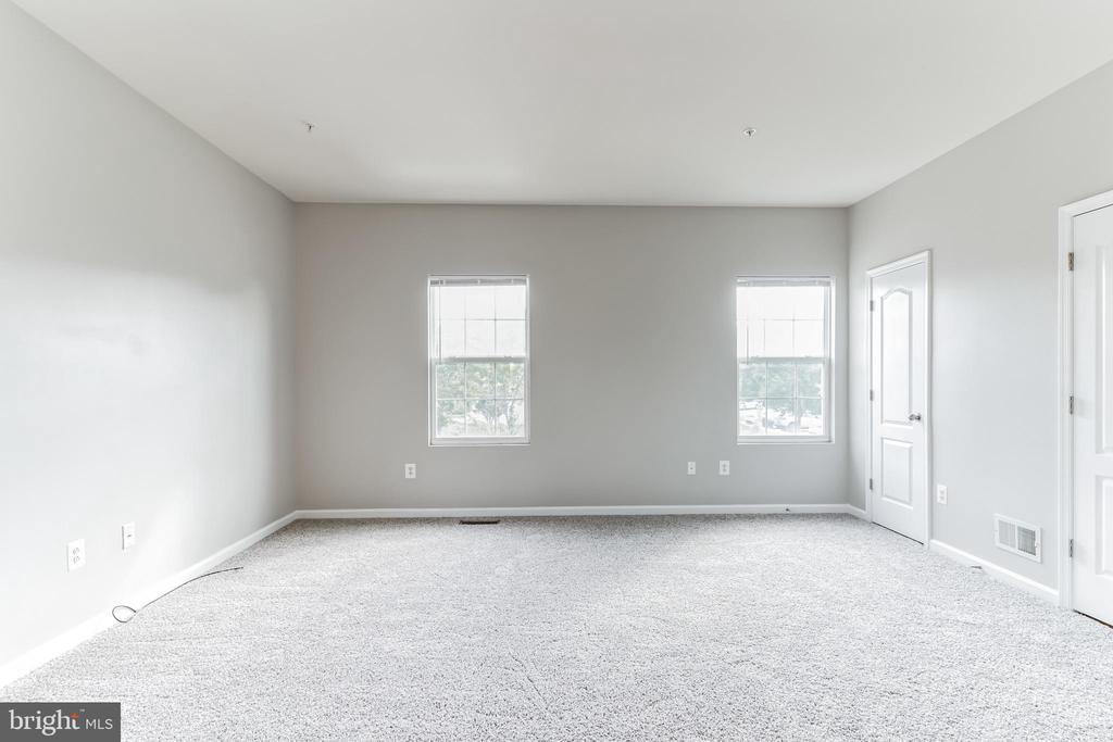 5019 OYSTER REEF PLACE