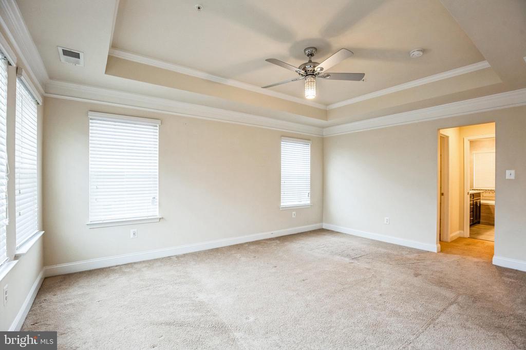 5393 DARLINGTON COURT