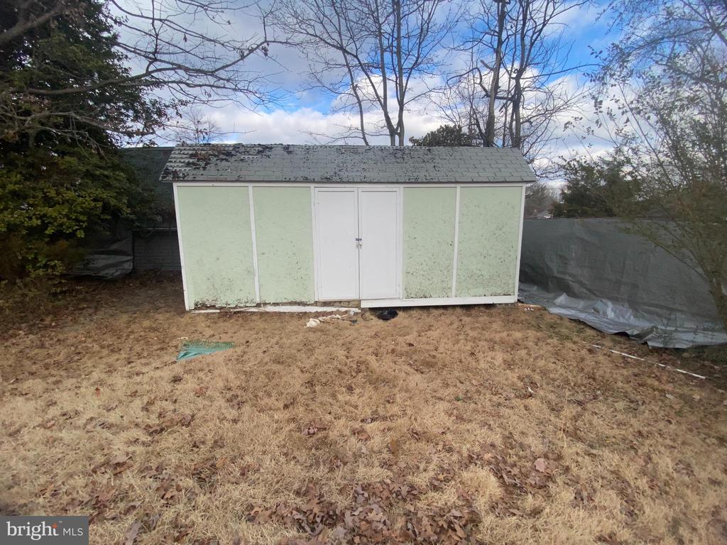 4006 BREWSTER LANE