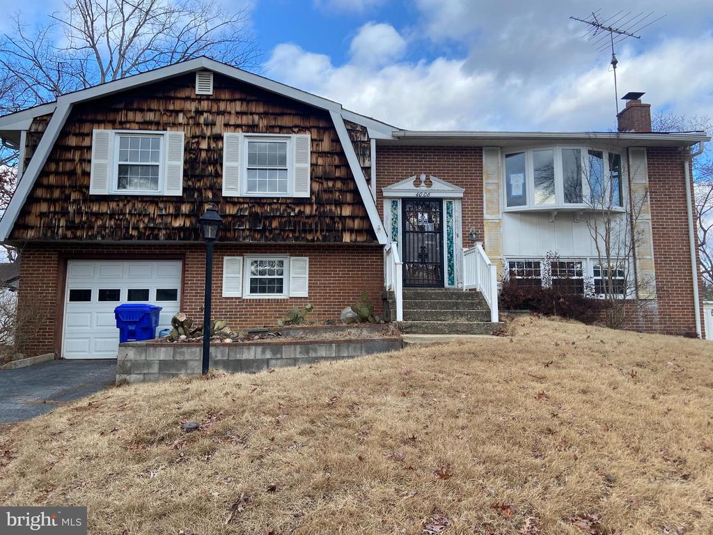 4006 BREWSTER LANE