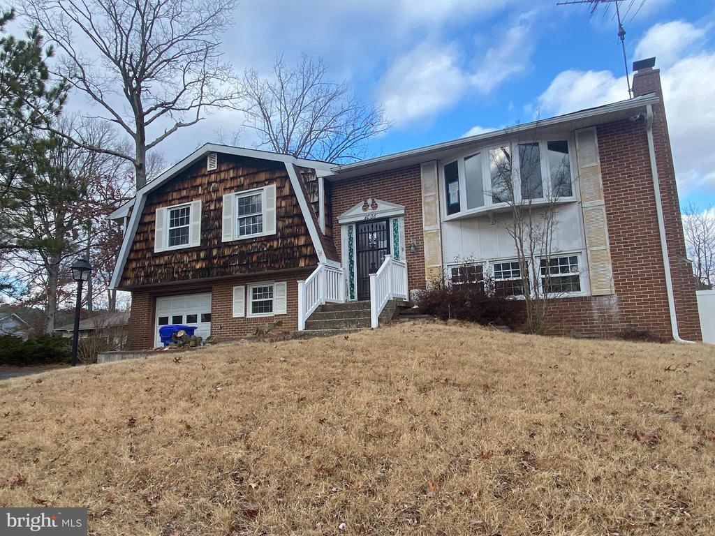 4006 BREWSTER LANE