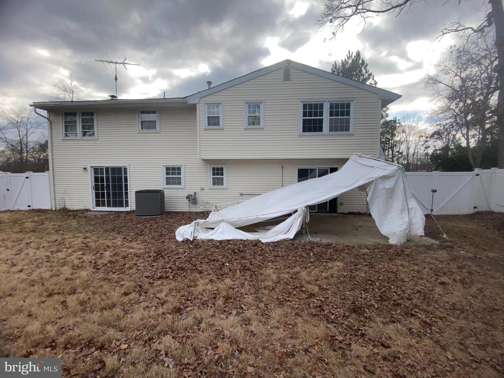 4006 BREWSTER LANE