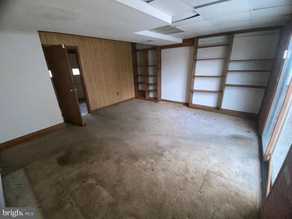 4006 BREWSTER LANE