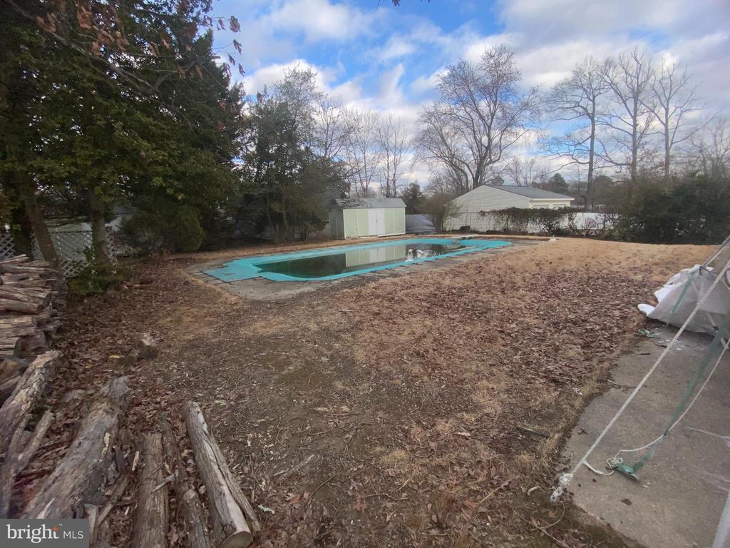 4006 BREWSTER LANE