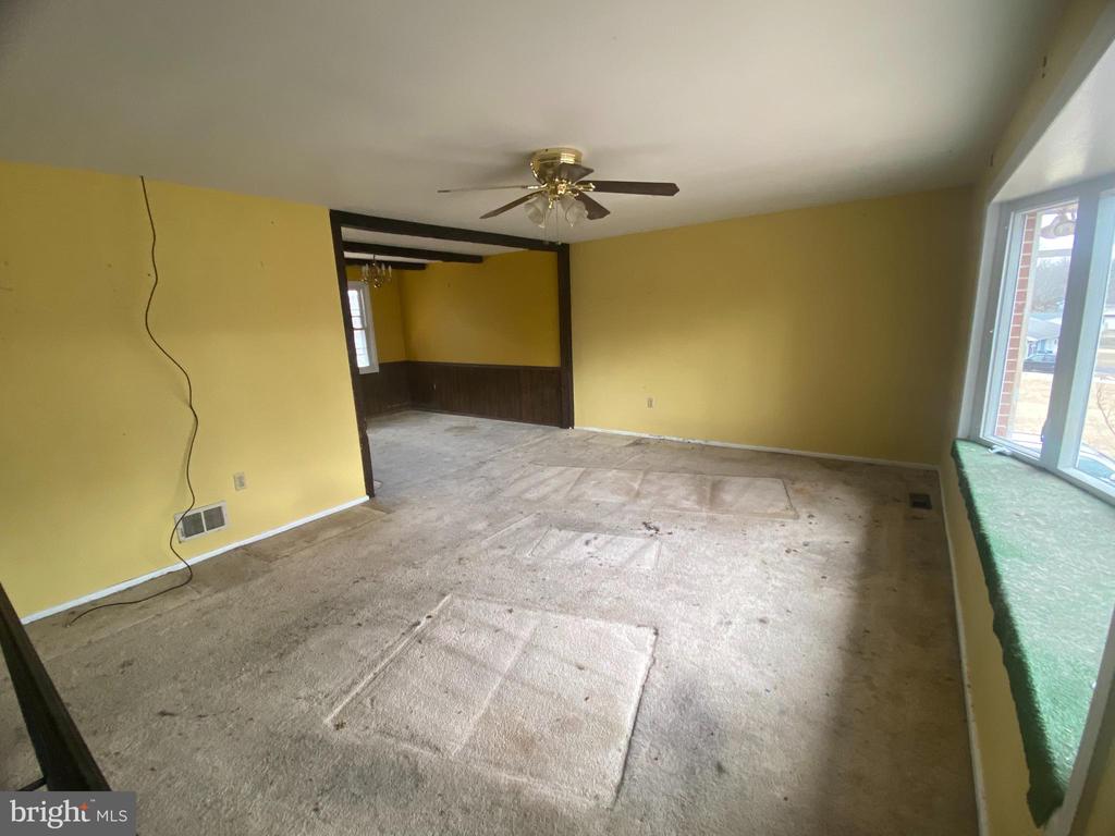 4006 BREWSTER LANE