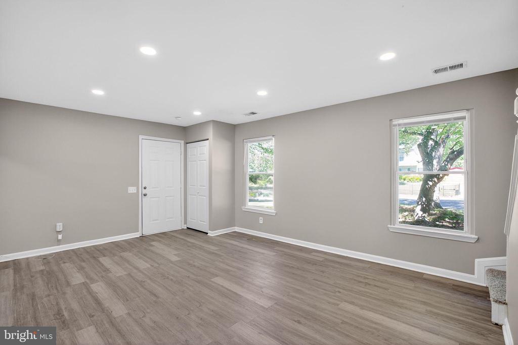 4816 UNDERWOOD COURT