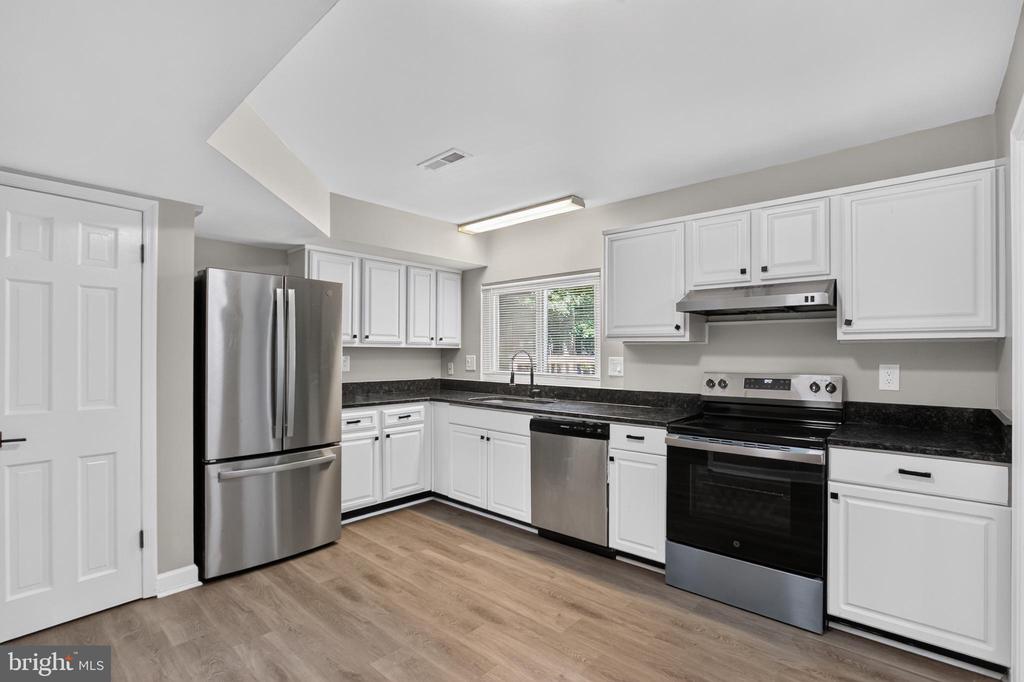 2421 YORK COURT