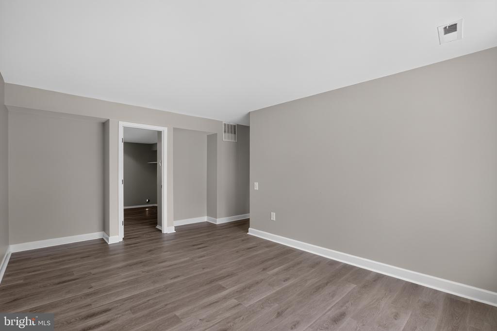 2421 YORK COURT