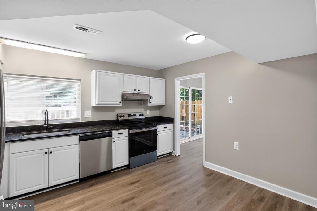 2421 YORK COURT