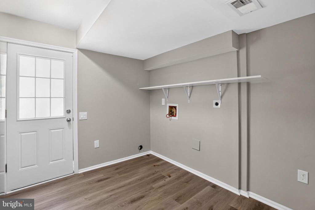 2421 YORK COURT