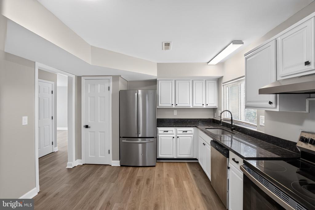 2421 YORK COURT