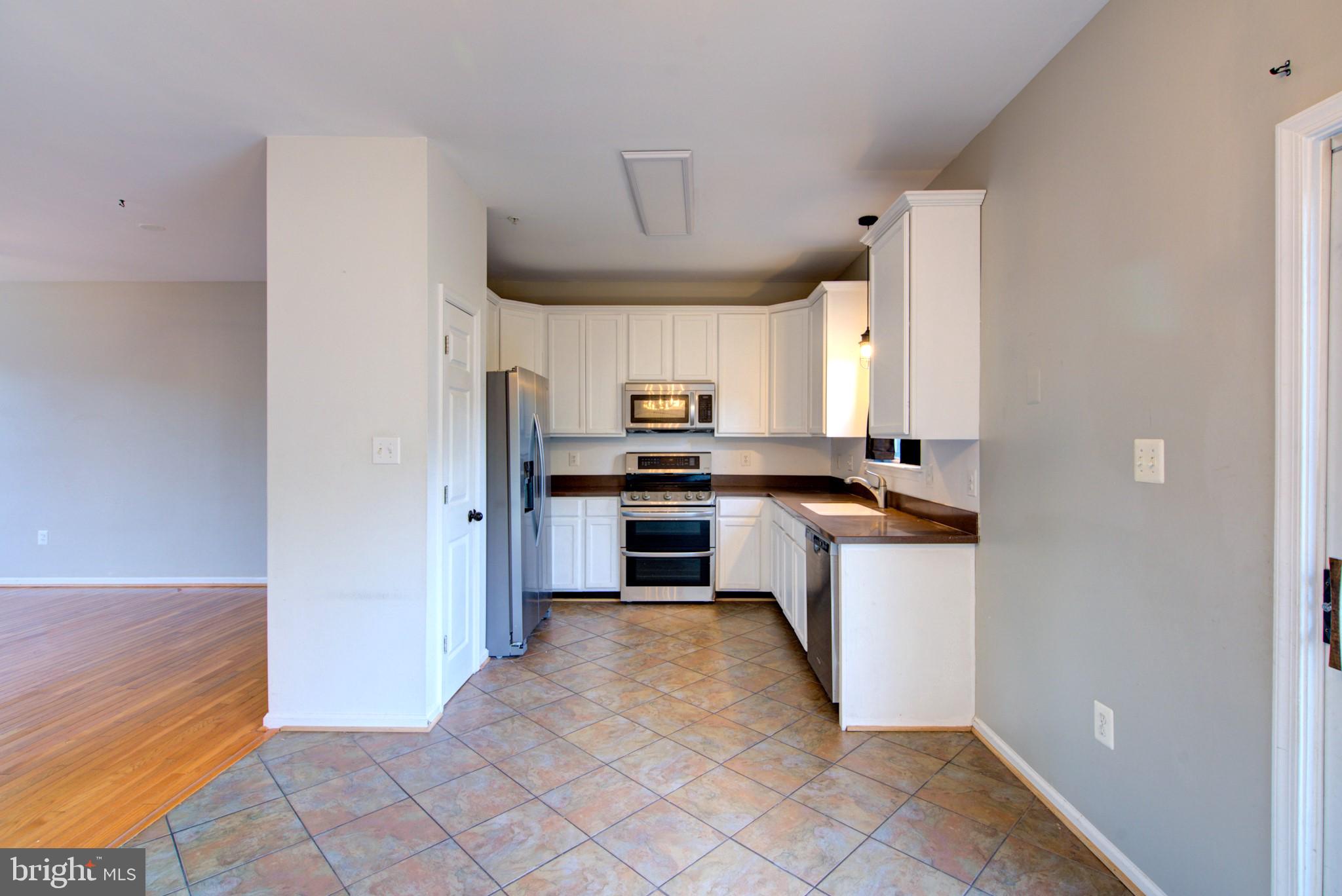 6111 PINE CREST LANE