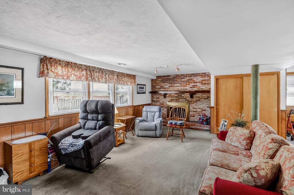1943 CYPRESS DRIVE
