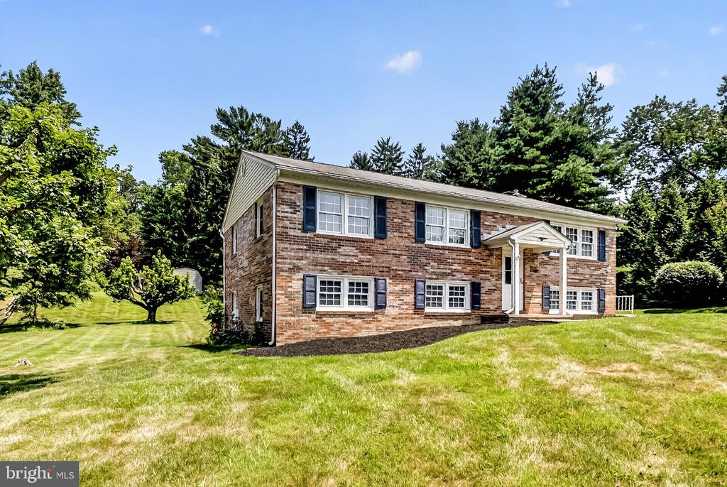 1943 CYPRESS DRIVE