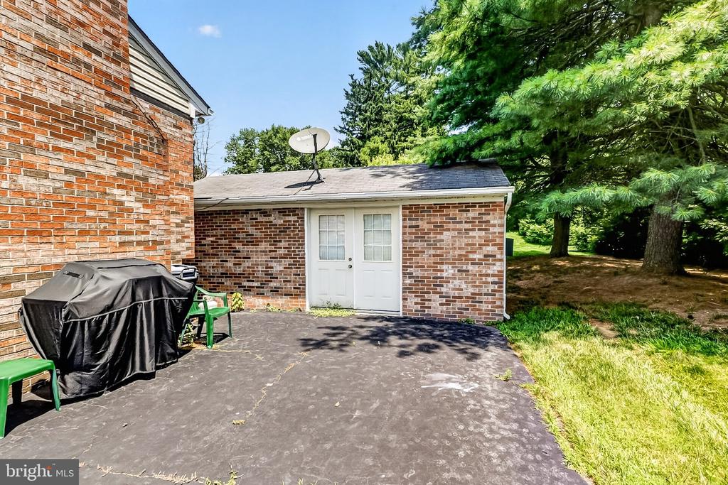 1943 CYPRESS DRIVE