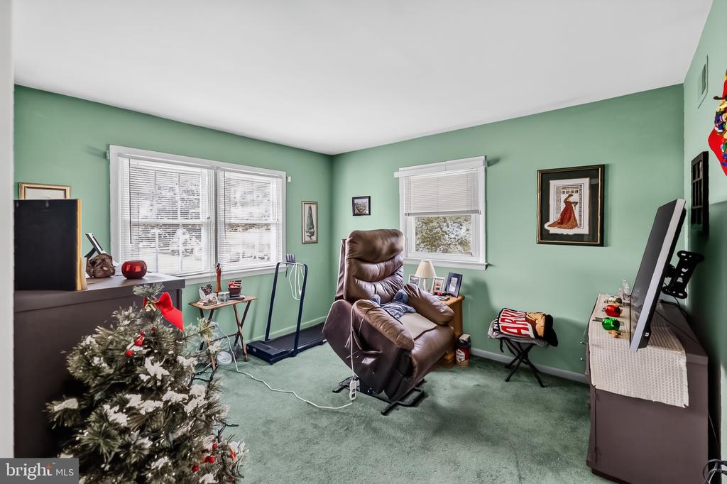 1943 CYPRESS DRIVE