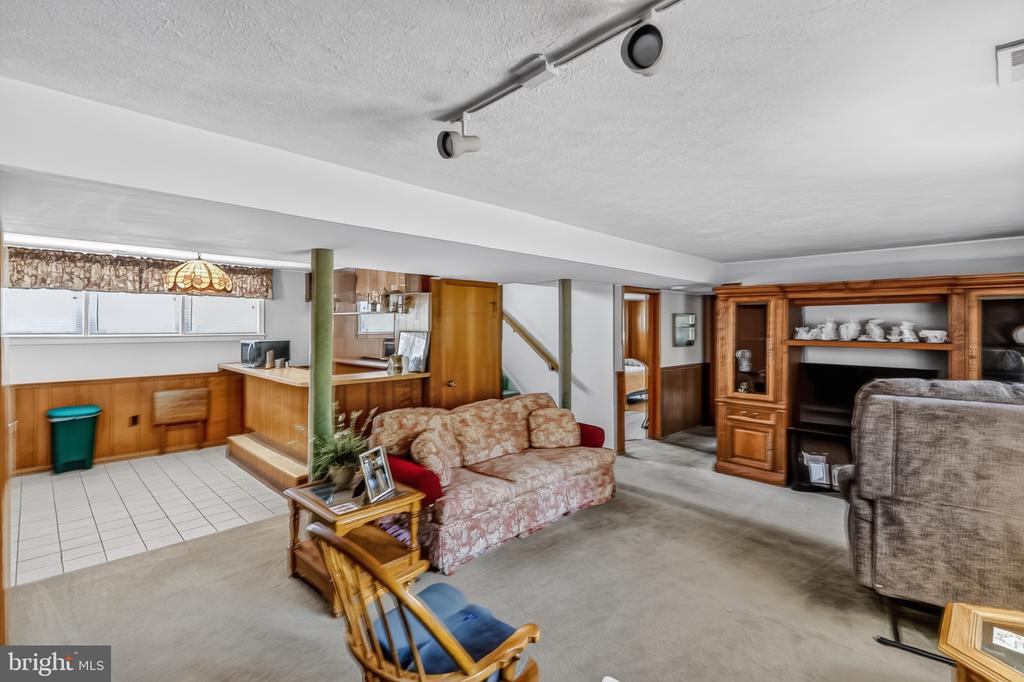1943 CYPRESS DRIVE