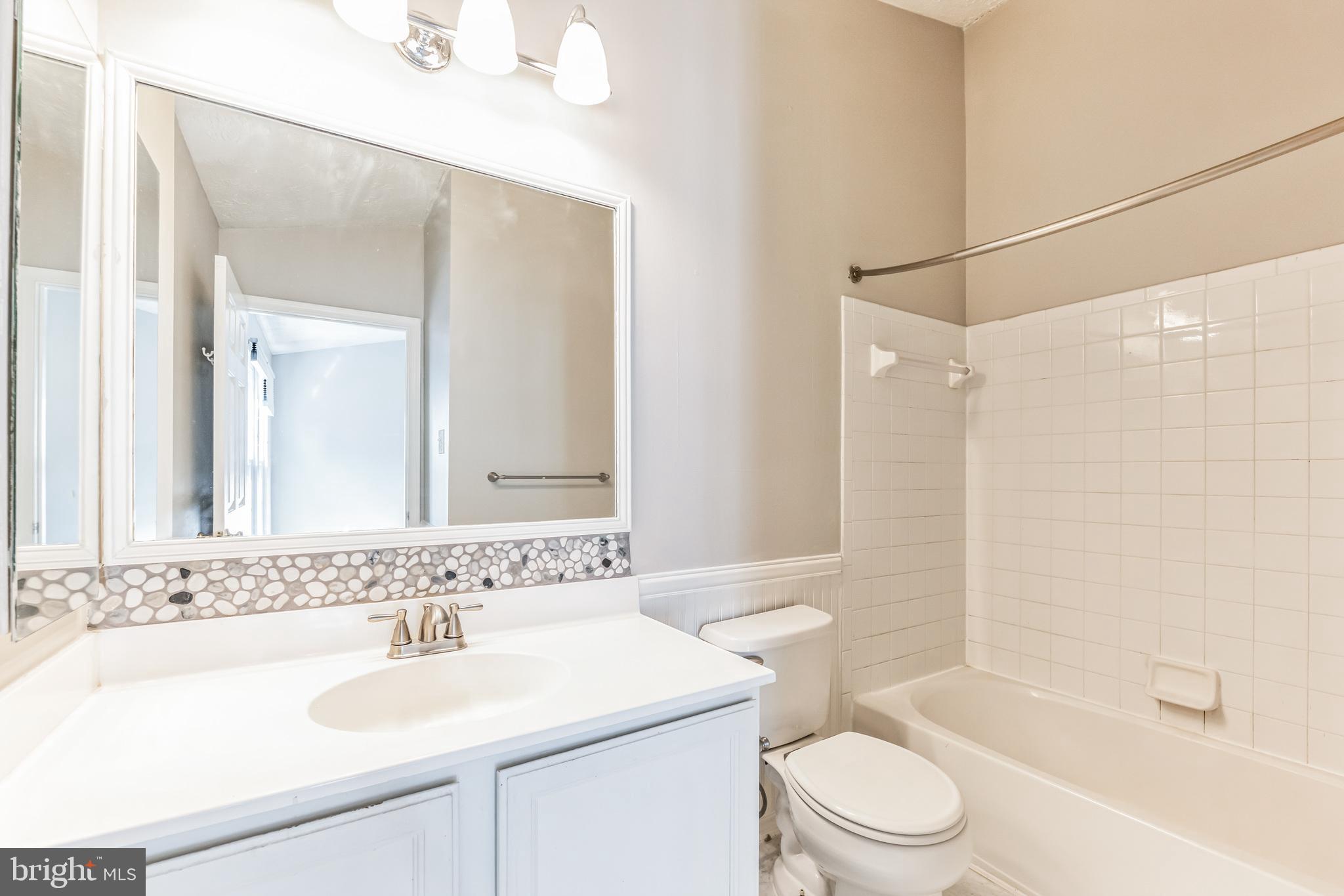 8728 CRESTHILL COURT