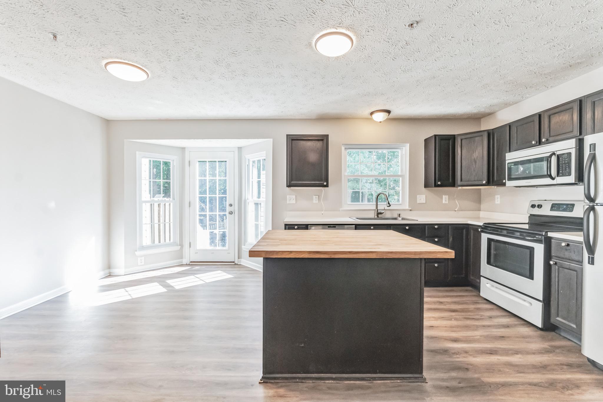 8728 CRESTHILL COURT