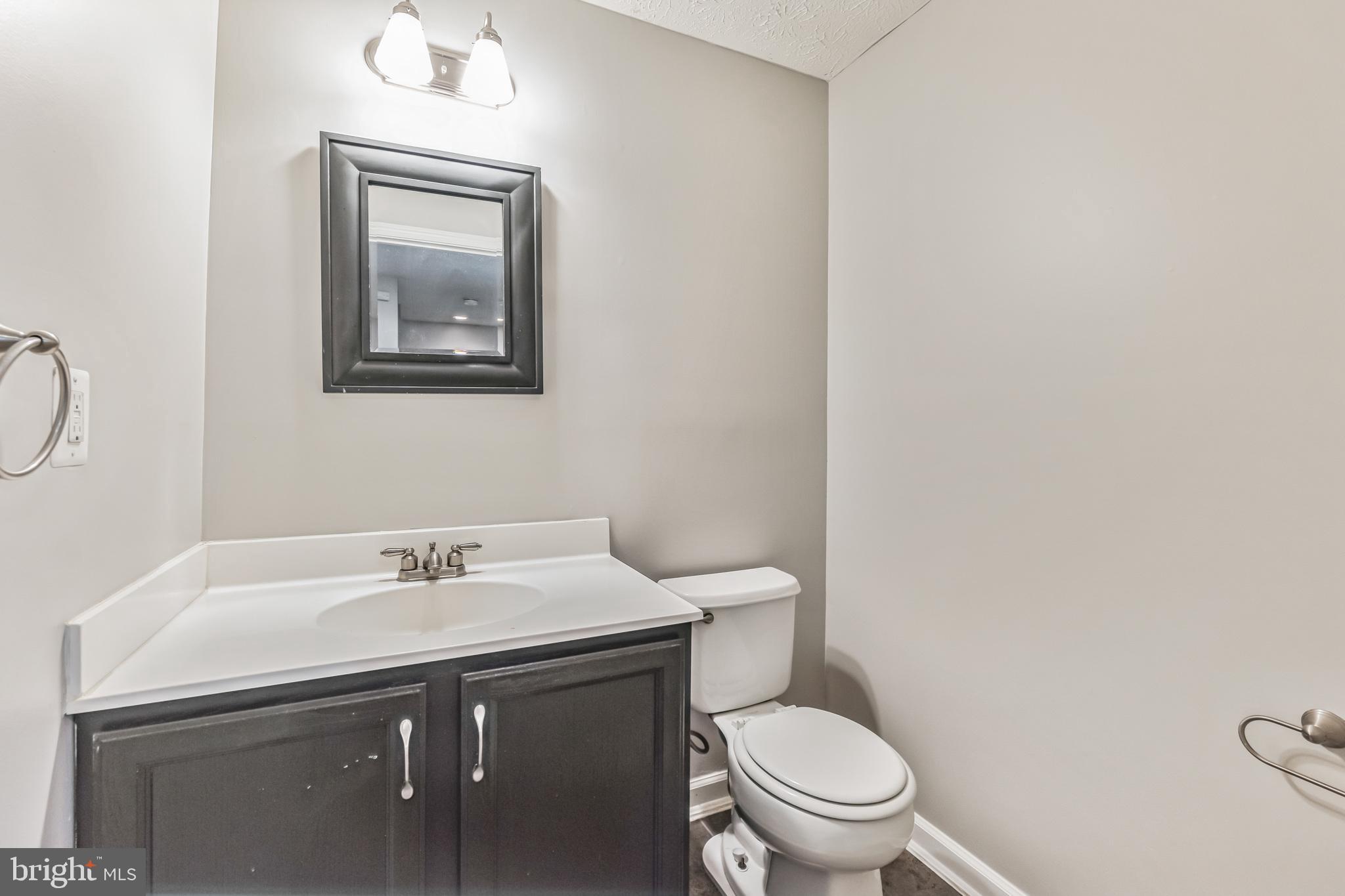 8728 CRESTHILL COURT