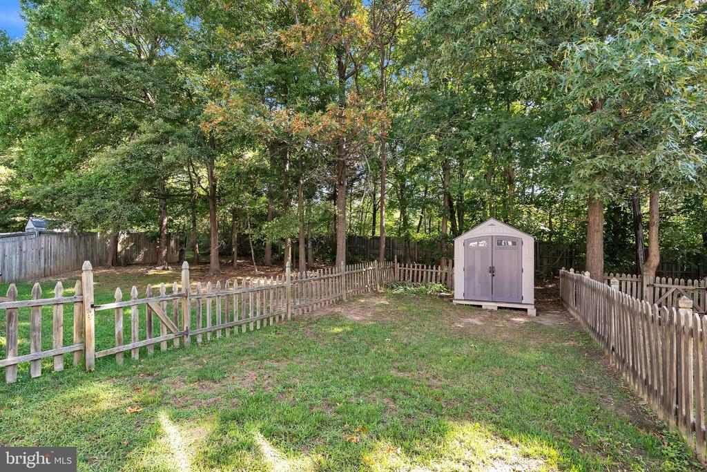 8728 CRESTHILL COURT