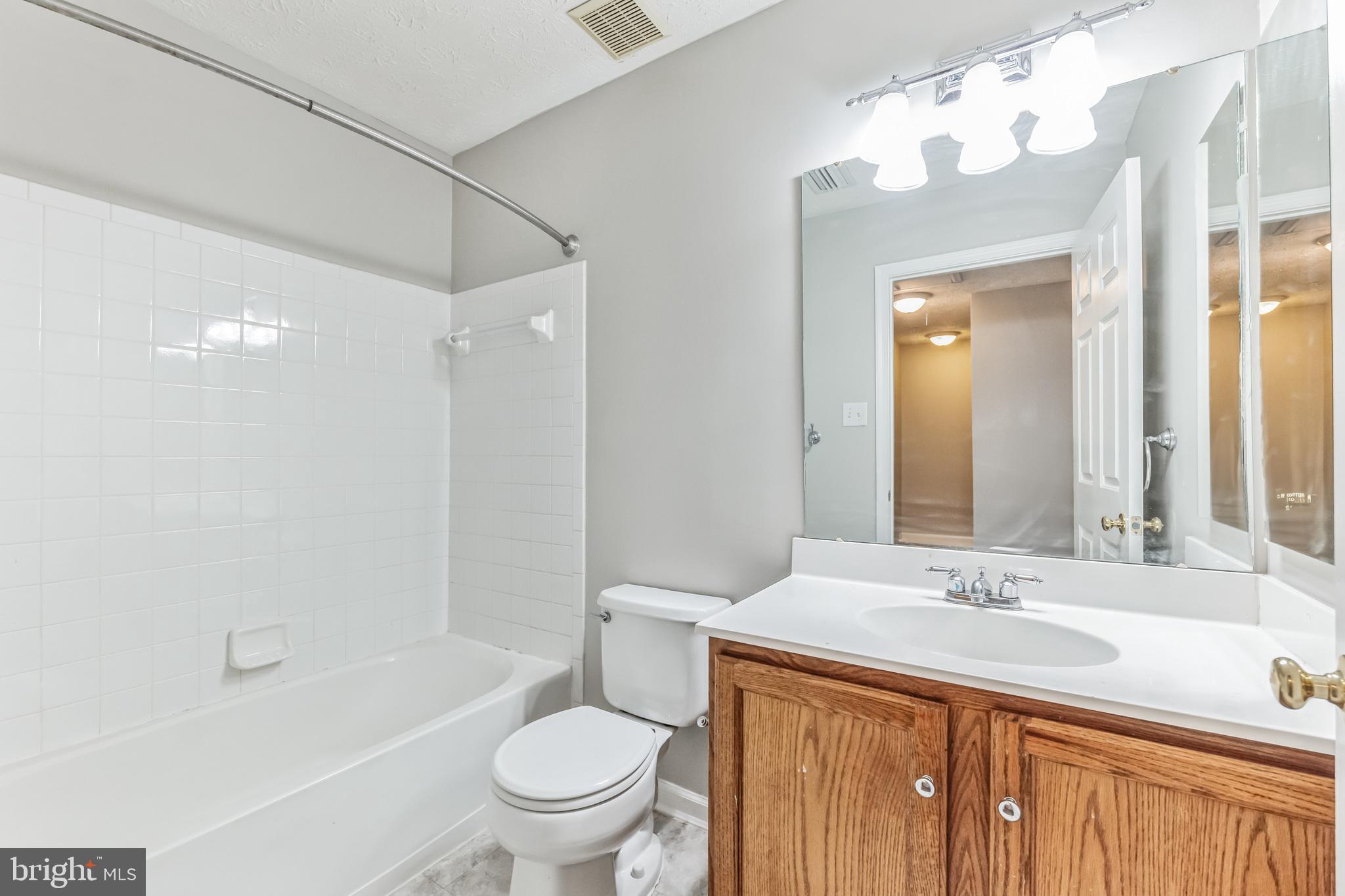 8728 CRESTHILL COURT