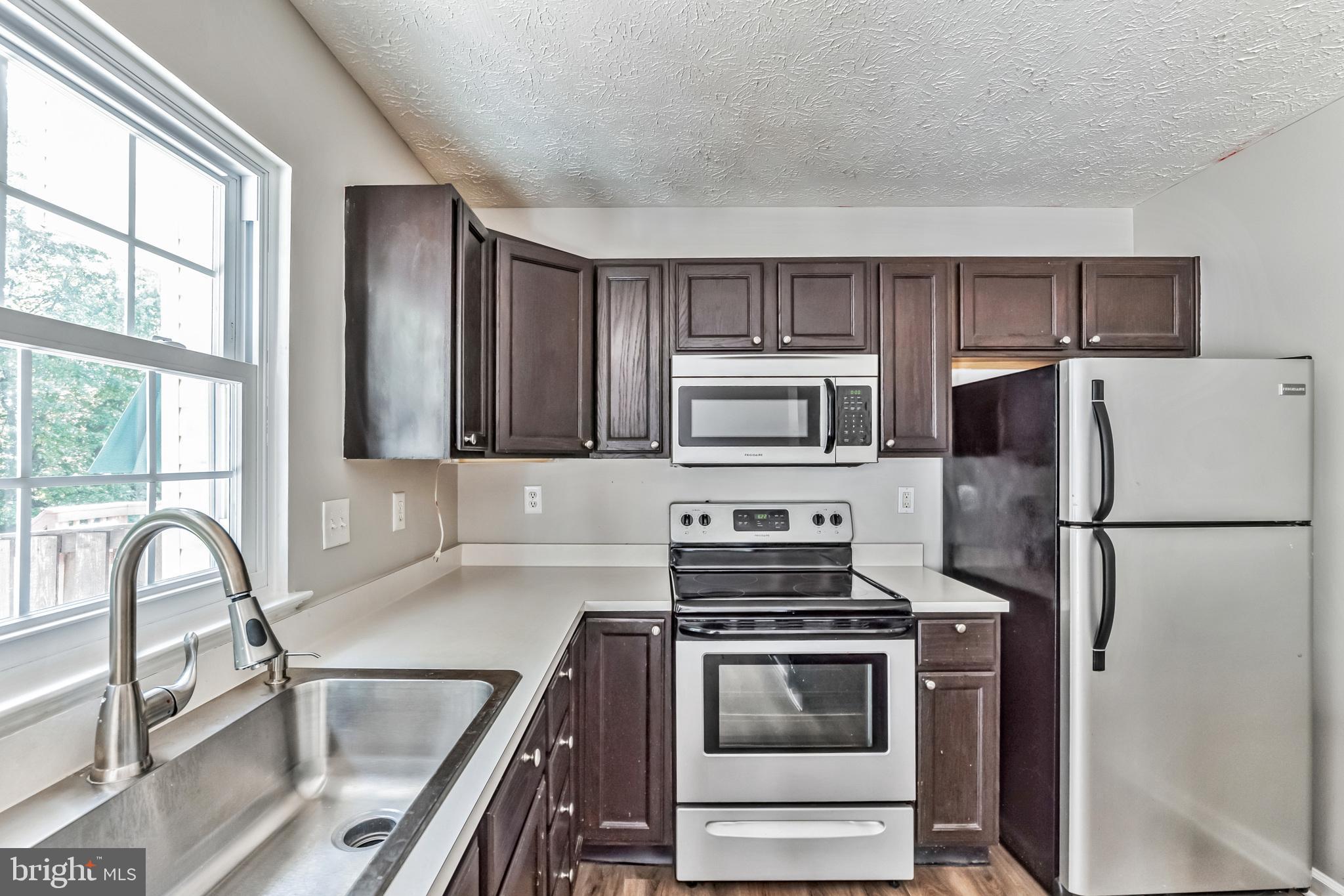 8728 CRESTHILL COURT