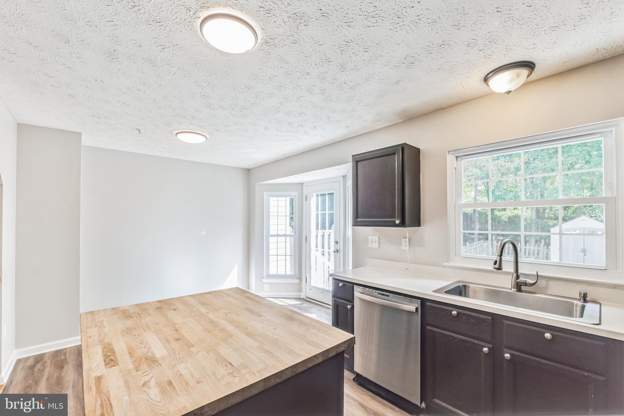 8728 CRESTHILL COURT