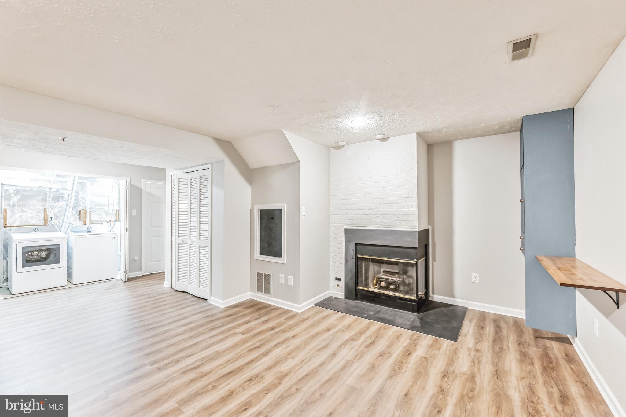 8728 CRESTHILL COURT