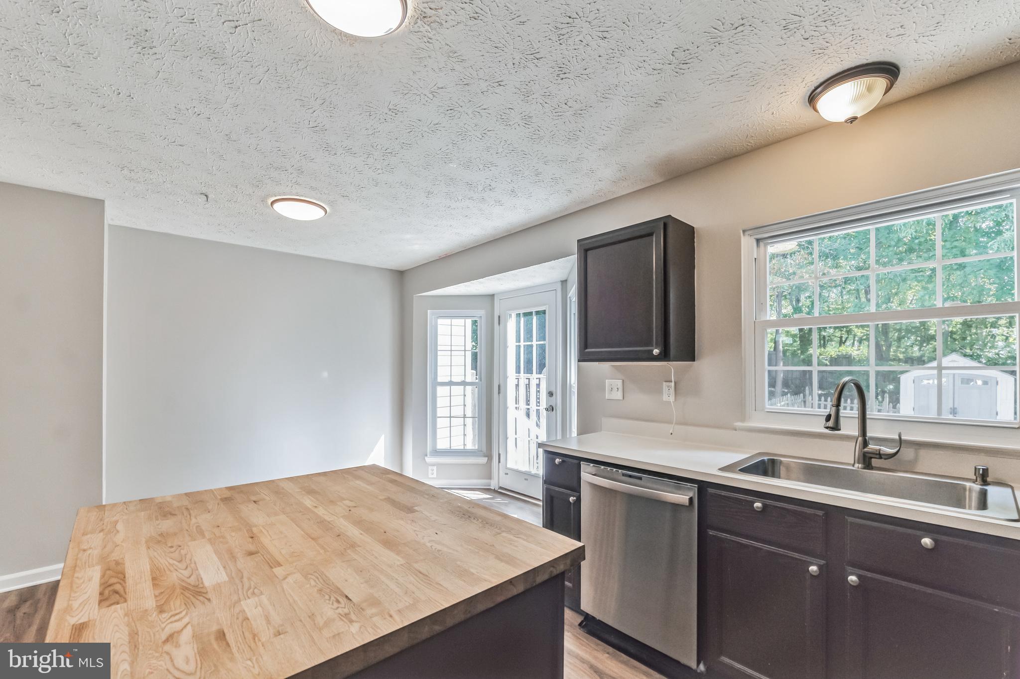 8728 CRESTHILL COURT