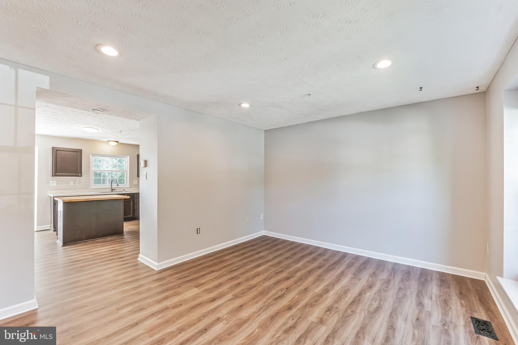 8728 CRESTHILL COURT