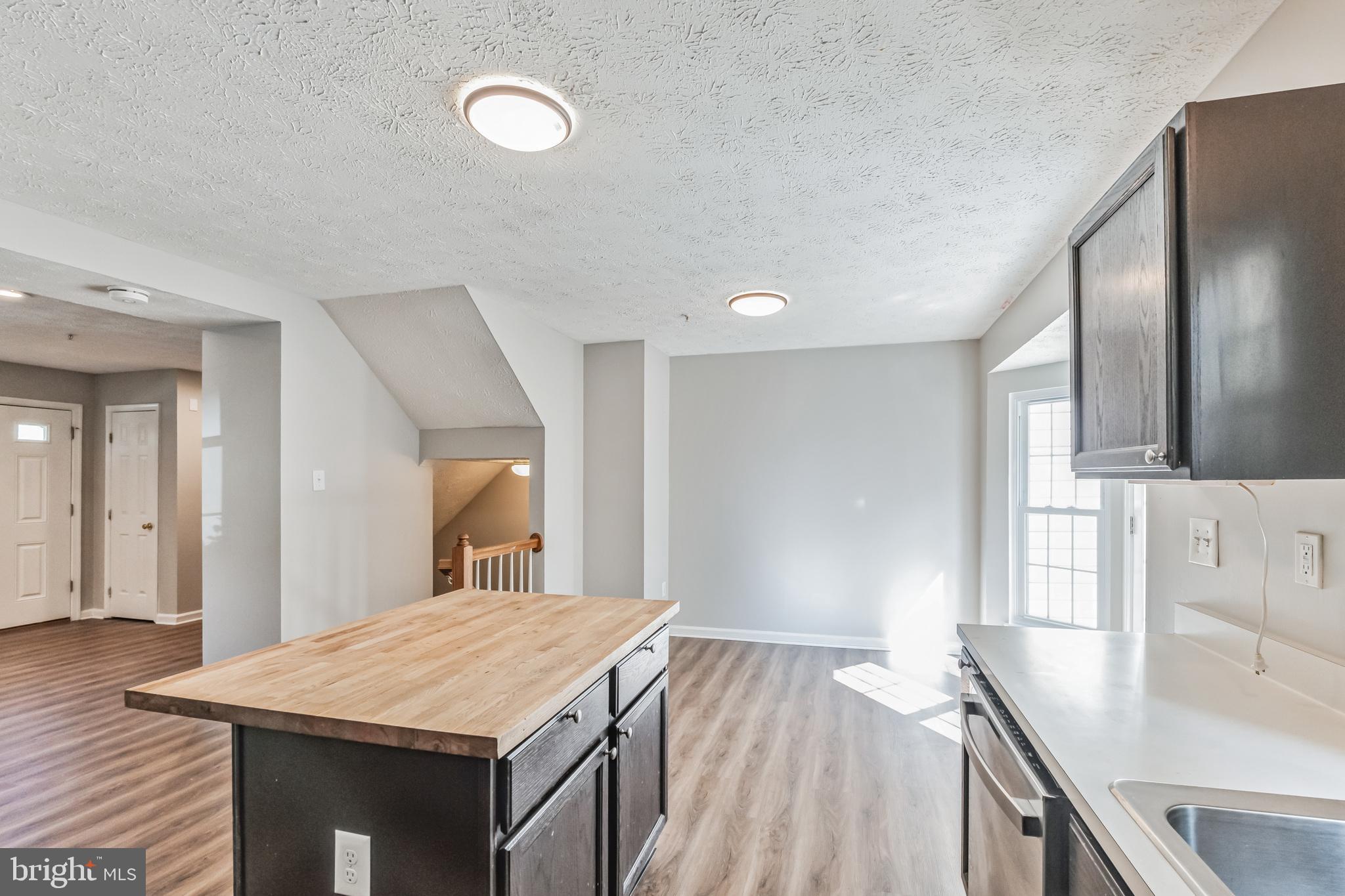 8728 CRESTHILL COURT