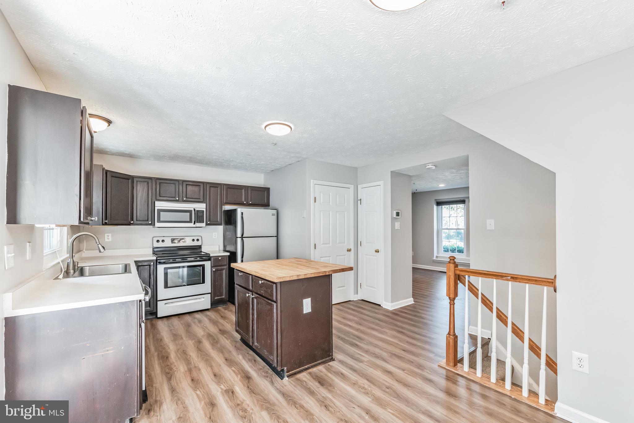 8728 CRESTHILL COURT