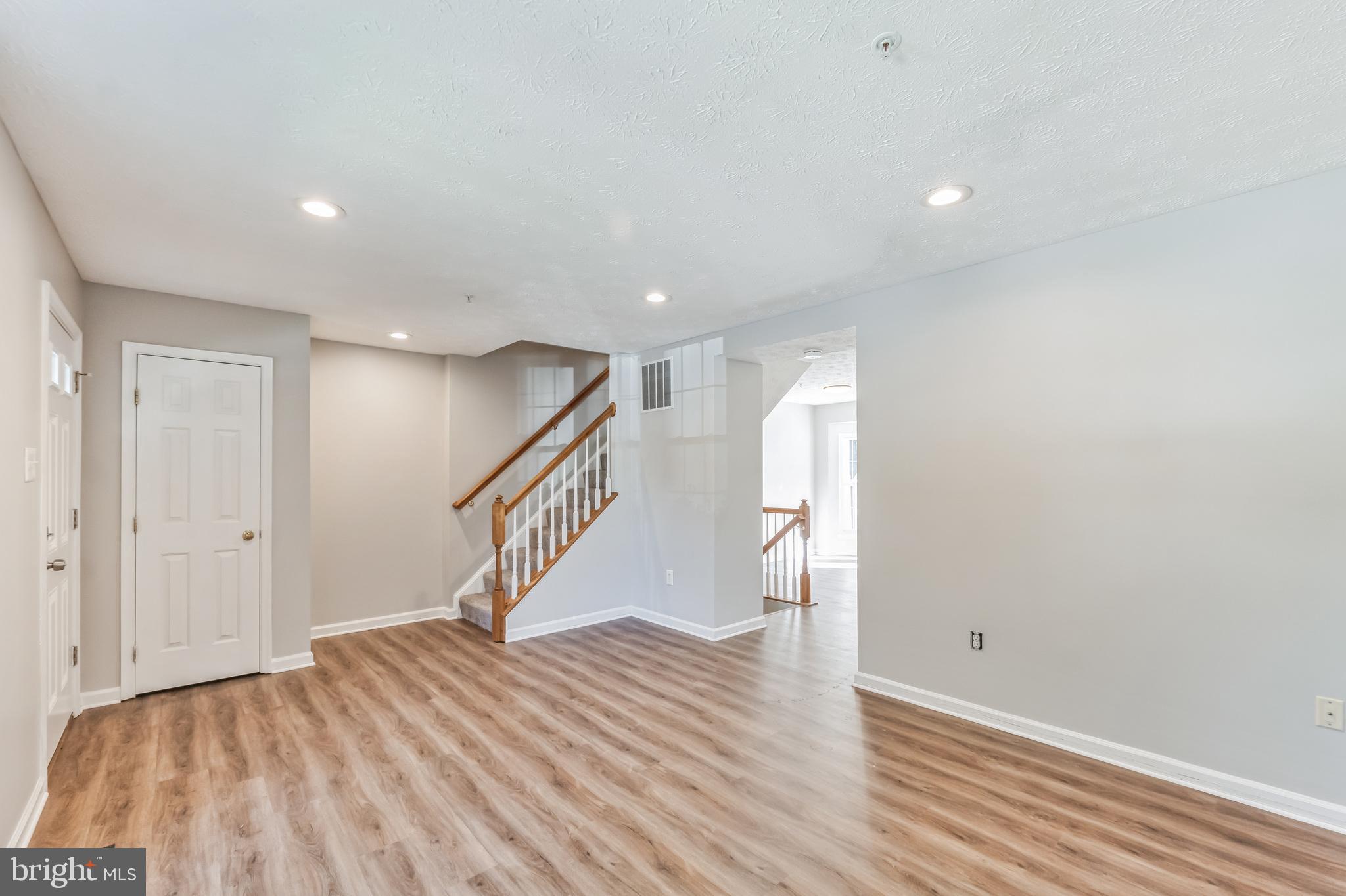 8728 CRESTHILL COURT