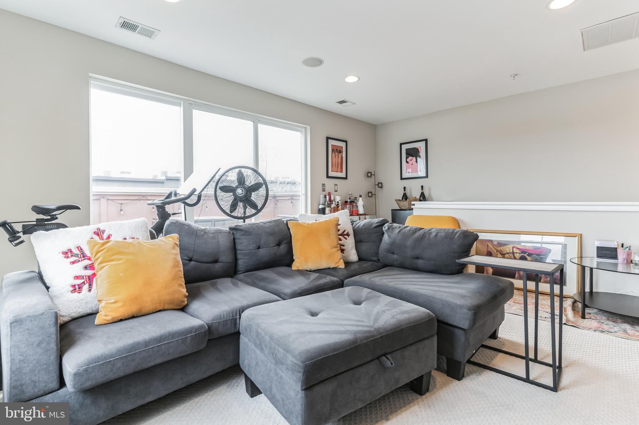 4560 LONGFELLOW STREET