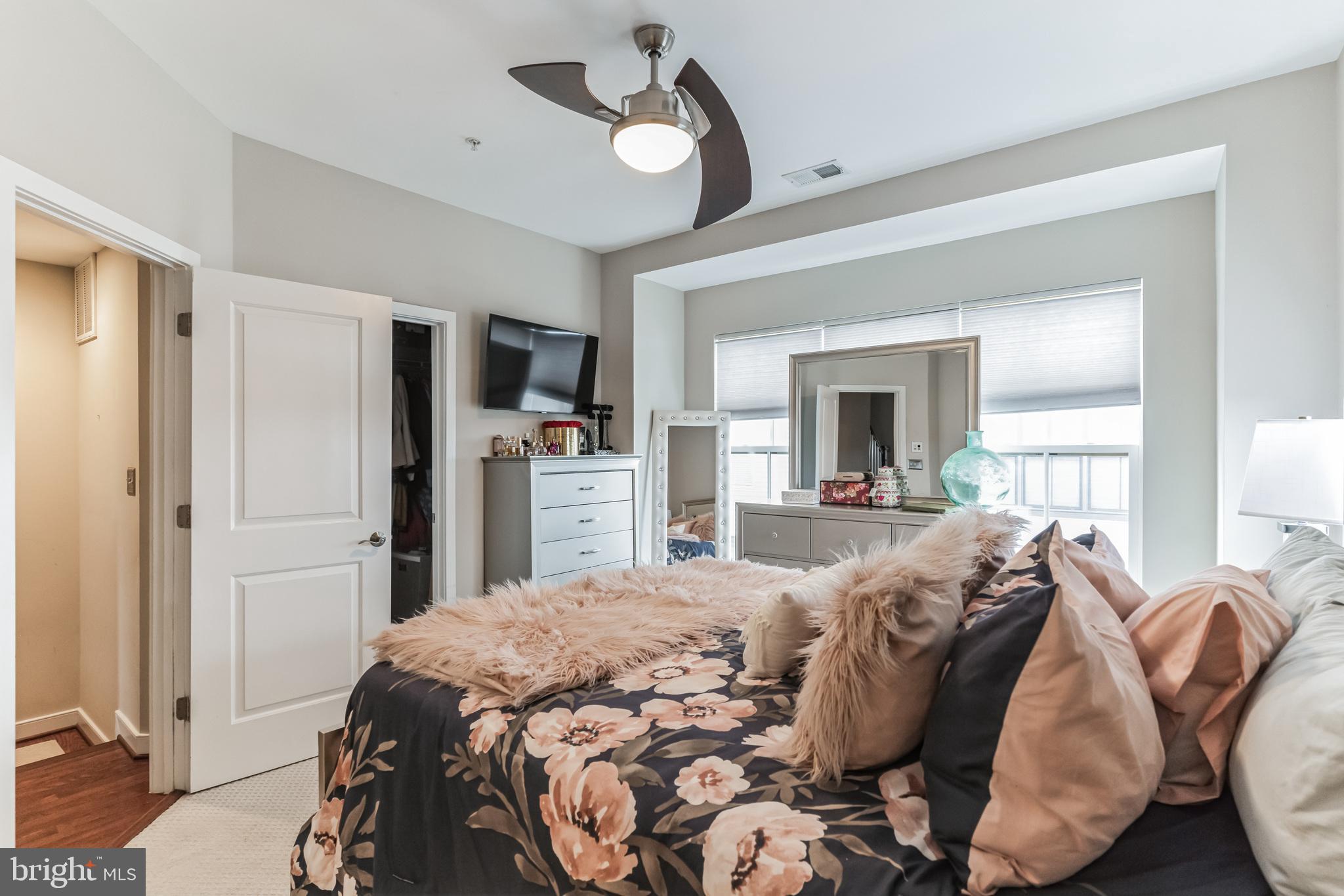 4560 LONGFELLOW STREET