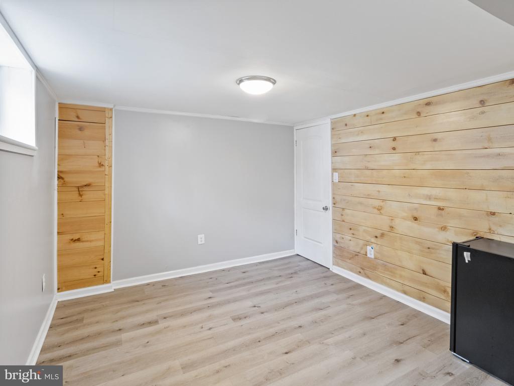 9009 TAYLOR LANE
