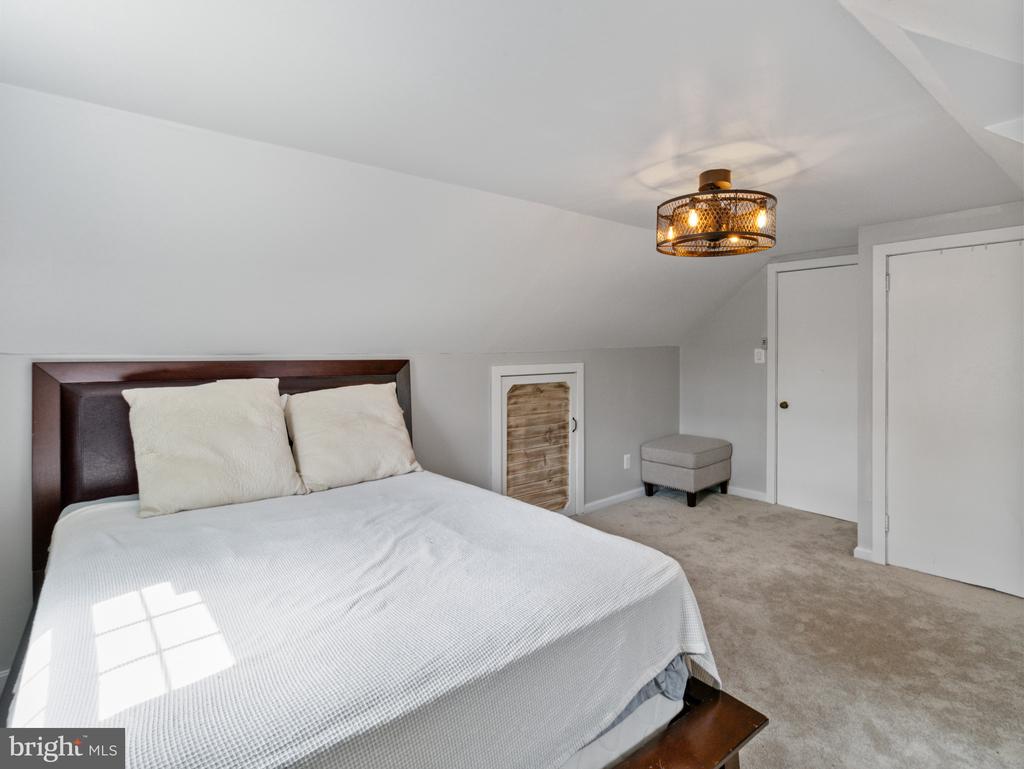9009 TAYLOR LANE