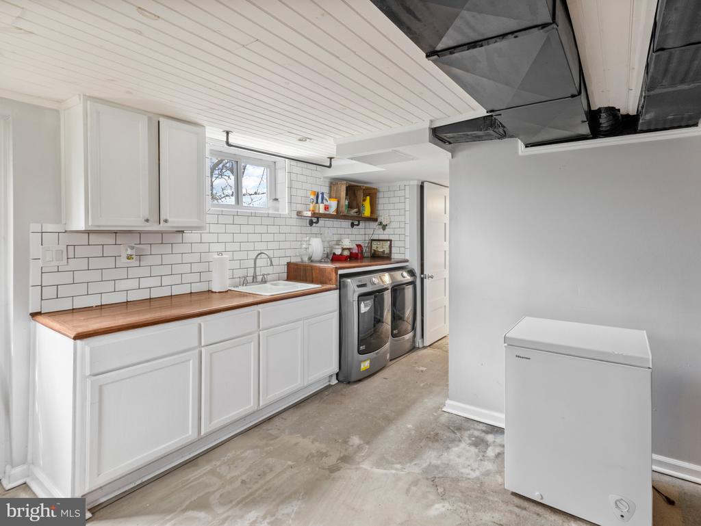 9009 TAYLOR LANE