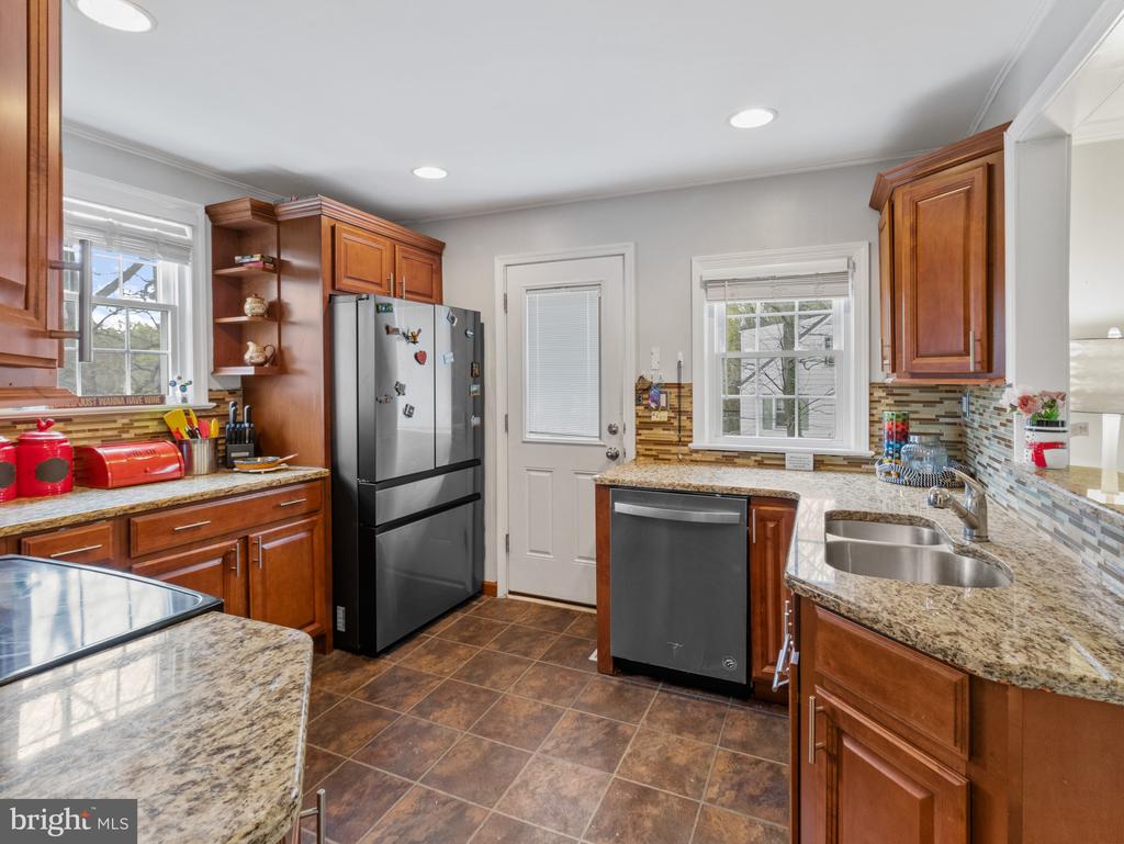 9009 TAYLOR LANE