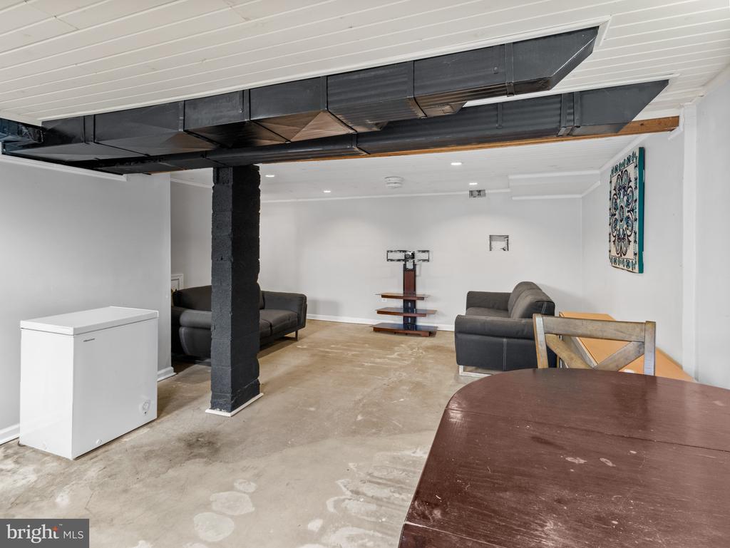 9009 TAYLOR LANE
