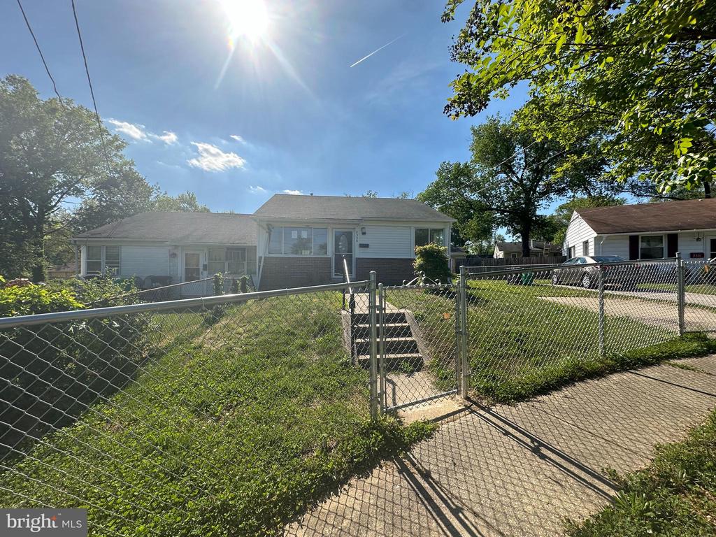 2308 ROMNEY COURT