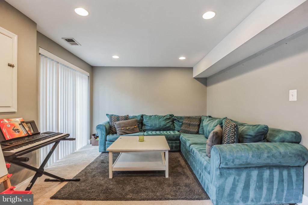 8125 BIRD LANE
