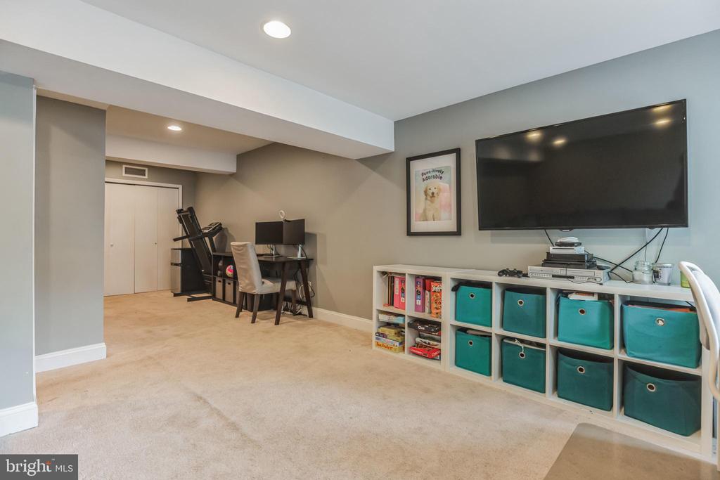 8125 BIRD LANE