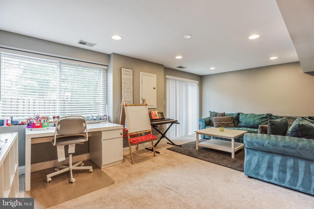 8125 BIRD LANE