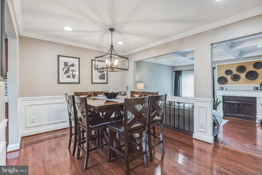 8125 BIRD LANE