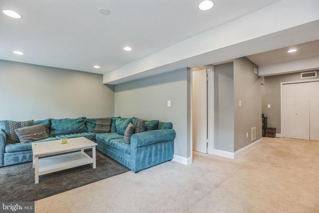 8125 BIRD LANE
