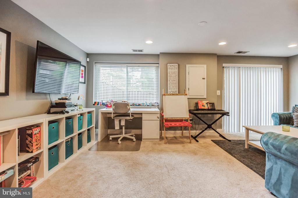 8125 BIRD LANE